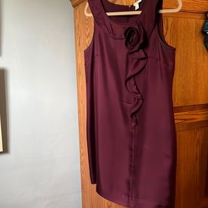 Banana Republic beautiful burgundy silk shift dress w/rosette-ruffle!